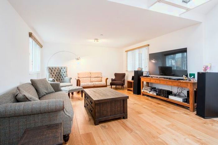 4 Bedroom Flat To Rent In Widegate Street, London, E1