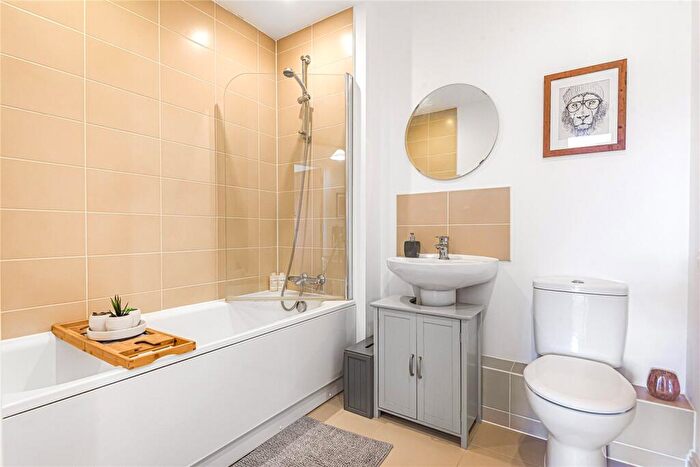 2 Bedroom Apartment For Sale In Wilmott House, Ashville Way, Wokingham, Berkshire, RG41
