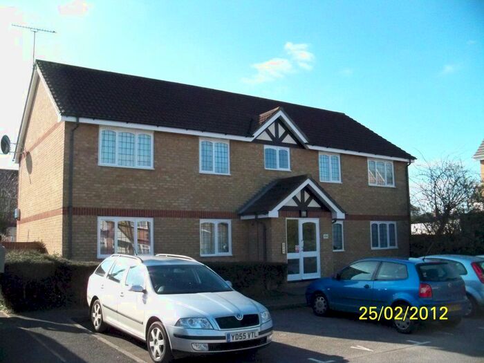 2 Bedroom Flat To Rent In Rockall Court, Langley, Slough, SL3