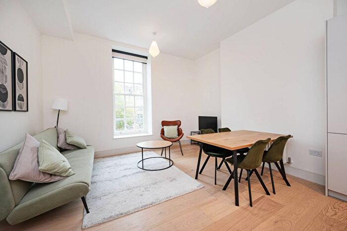 2 Bedroom Flat To Rent In Mile End Road, Mile End, London, E1