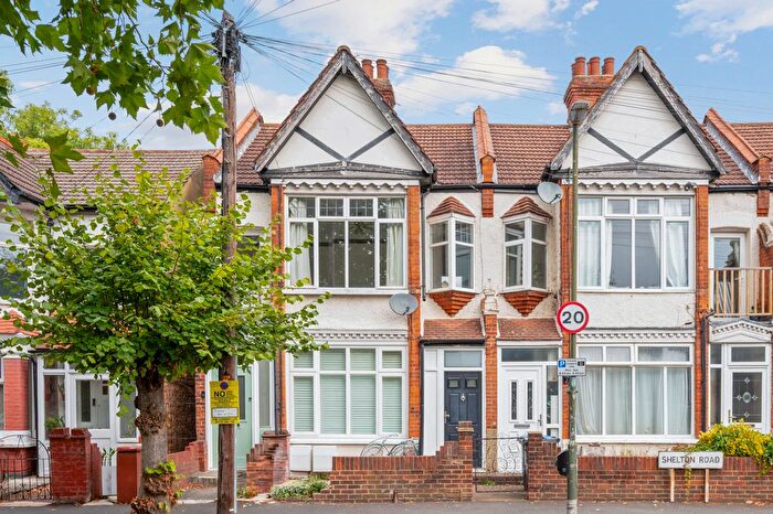 2 Bedroom Maisonette For Sale In Shelton Road, London, SW19