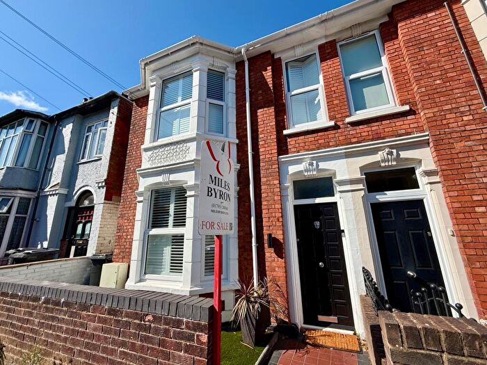 4 Bedroom Semi-Detached House For Sale In Kent Road, Old Town, Swindon, SN1