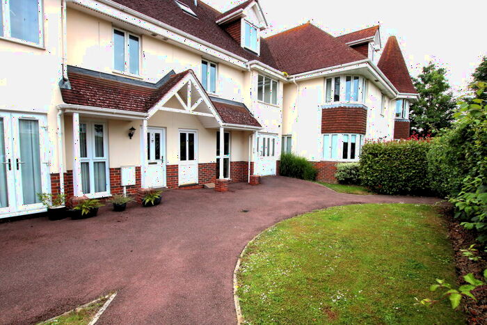 1 Bedroom Flat To Rent In Montague House, Grand Avenue, BN11