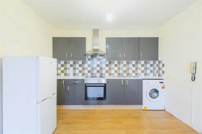 2 Bedroom Flat To Rent In Princess Road, Croydon, CR0