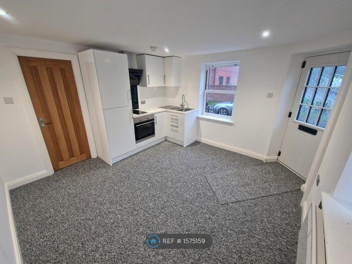 1 Bedroom Flat To Rent In High Street, Snodland, ME6