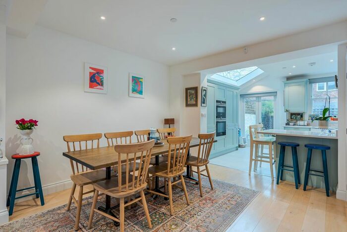 2 Bedroom Property To Rent In Tyneham Road, London, SW11