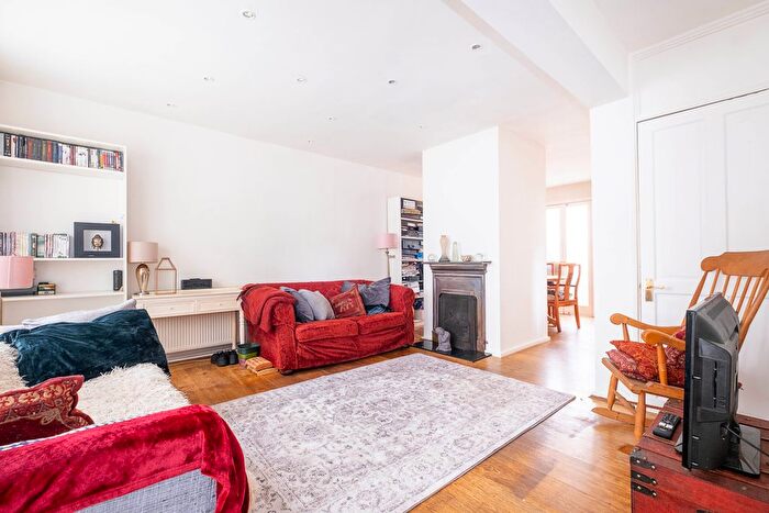 3 Bedroom Link Detached House For Sale In Brocklebank Road, London, SW18