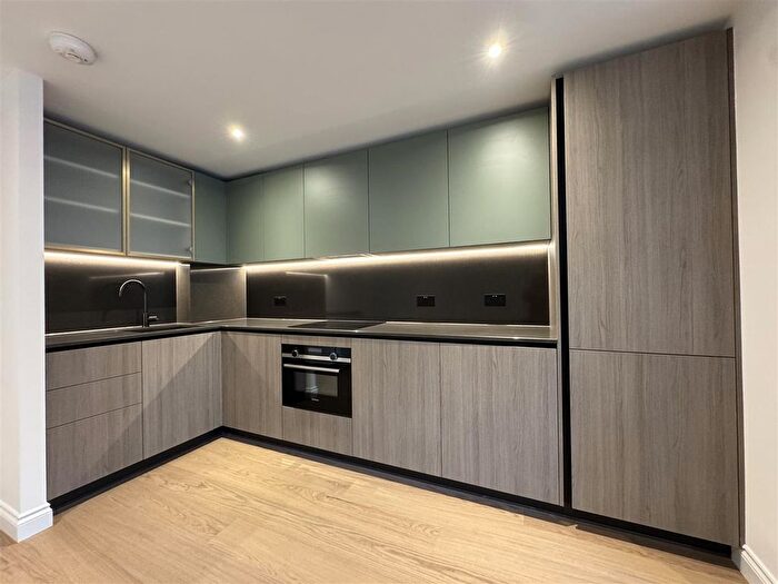 1 Bedroom Flat To Rent In Potters Road, Chelsea, London, SW6