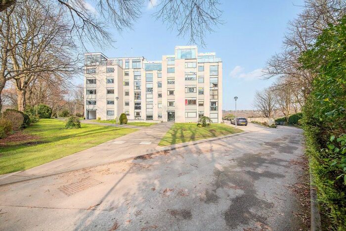 3 Bedroom Flat For Sale In Lake View Court, Roundhay, Leeds, LS8