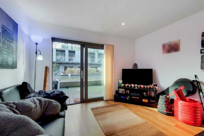 2 Bedroom Flat To Rent In Royal Carriage Mews, Woolwich, London, SE18