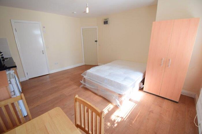 Studio To Rent In Brentmead Place, London, NW11