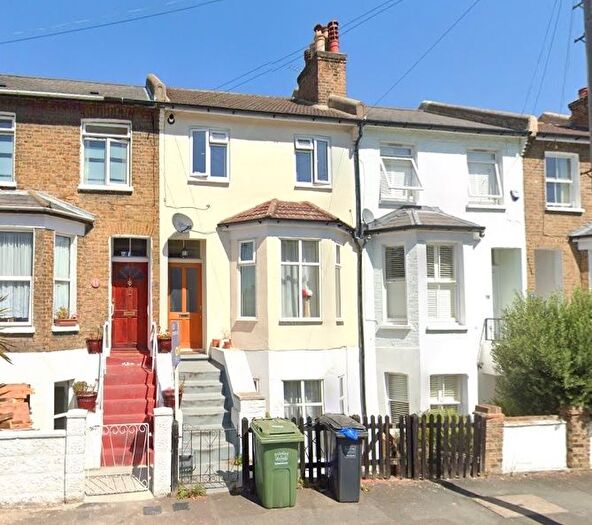 2 Bedroom Flat To Rent In Ronver Road, London, SE12
