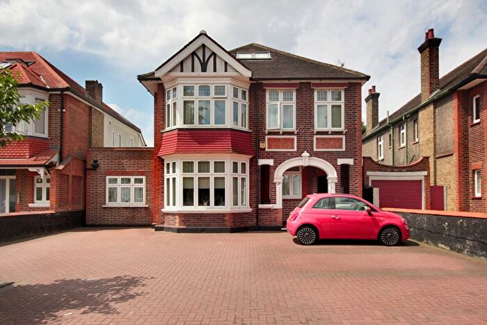 2 Bedroom Flat To Rent In Gunnersbury Avenue, W5