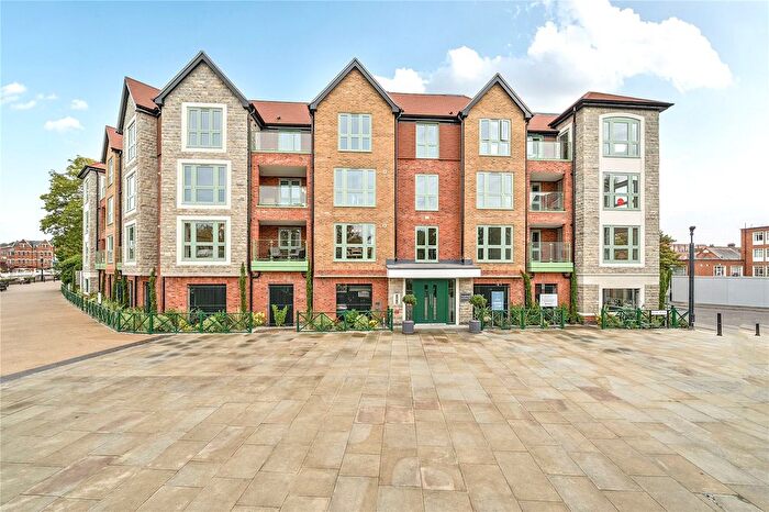 2 Bedroom Flat For Sale In Brook House, New Wharf Road, Tonbridge, TN9