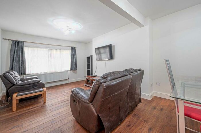1 Bedroom Flat To Rent In Clitterhouse Road, Cricklewood, London, NW2
