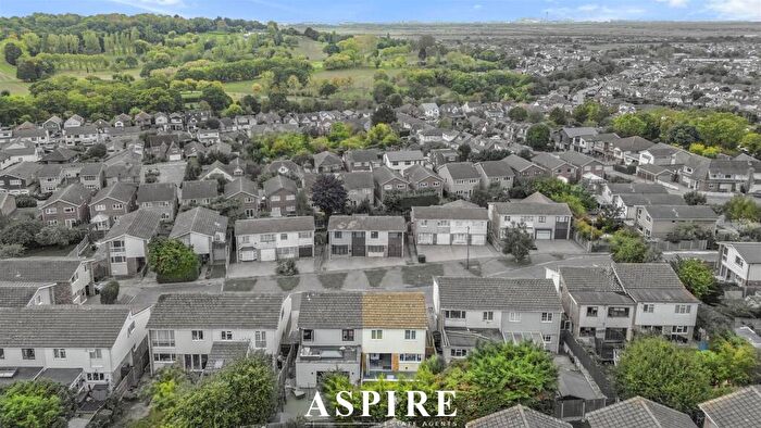4 Bedroom Semi-Detached House For Sale In Durley Close, Benfleet, SS7
