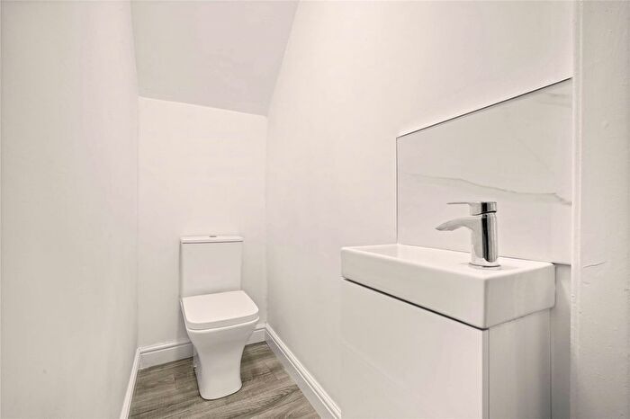 3 Bedroom End Of Terrace House For Sale In Grove Avenue, Moseley, Birmingham, West Midlands, B13
