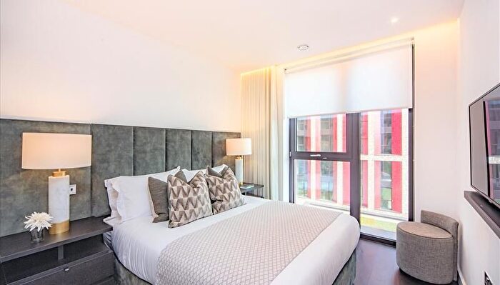 2 Bedroom Flat To Rent In Charles Clowes Walk, London, SW11
