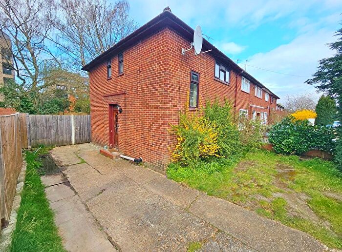 3 Bedroom End Of Terrace House To Rent In St. Michaels Road, Woking, Surrey, GU21