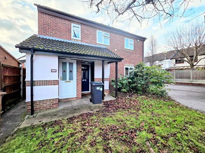 3 Bedroom Maisonette To Rent In Berkely Drive, Chelmsford, Essex, CM2