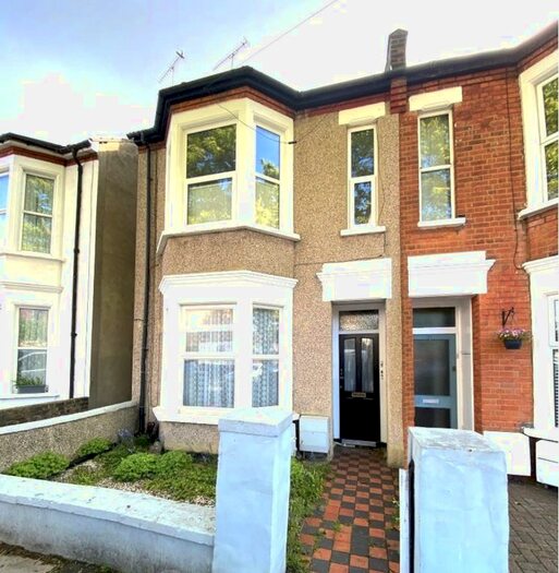2 Bedroom Flat To Rent In Tunbridge Road, Southend-On-Sea, SS2