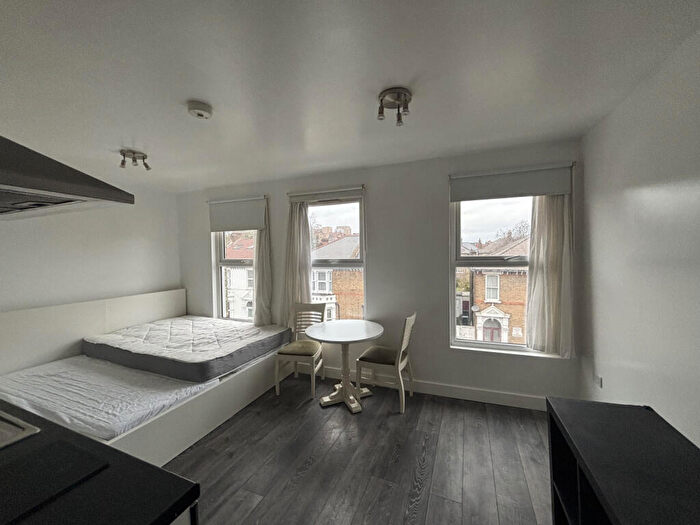 Studio To Rent In Turnpike Lane, N8