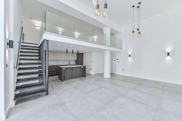 2 Bedroom Flat For Sale In Clapham Road, Oval, London, SW9