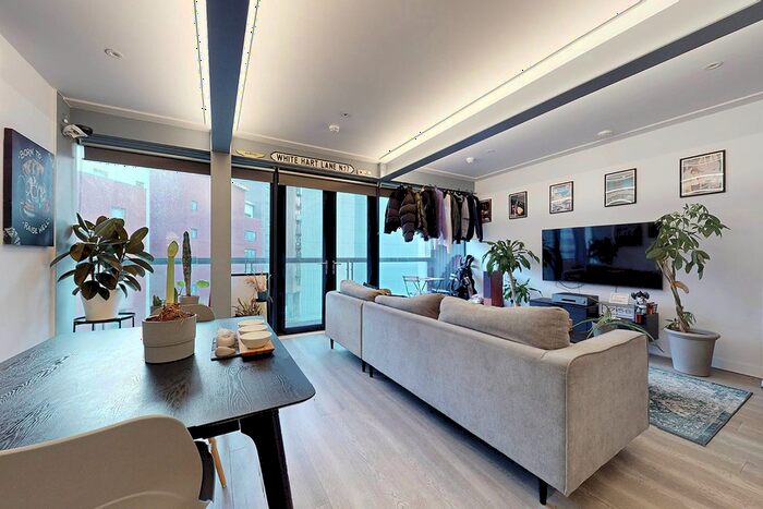 2 Bedroom Flat To Rent In Burford Road, London, E15