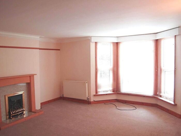 1 Bedroom Flat To Rent In Priory Avenue, High Wycombe, HP13