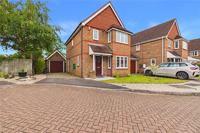 3 Bedroom Detached House For Sale In Swan Drive, Aldermaston, Reading, RG7