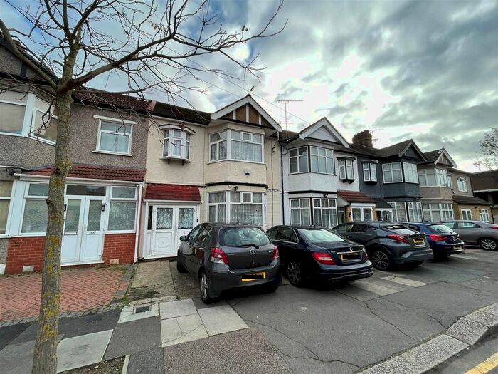 3 Bedroom Terraced House To Rent In Glebelands Avenue, Ilford, IG2