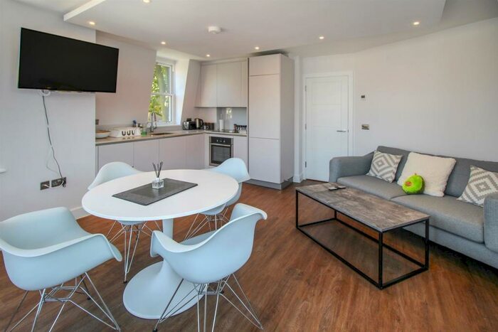 2 Bedroom Apartment To Rent In Temple Fortune Lane, Golders Green, London, NW11