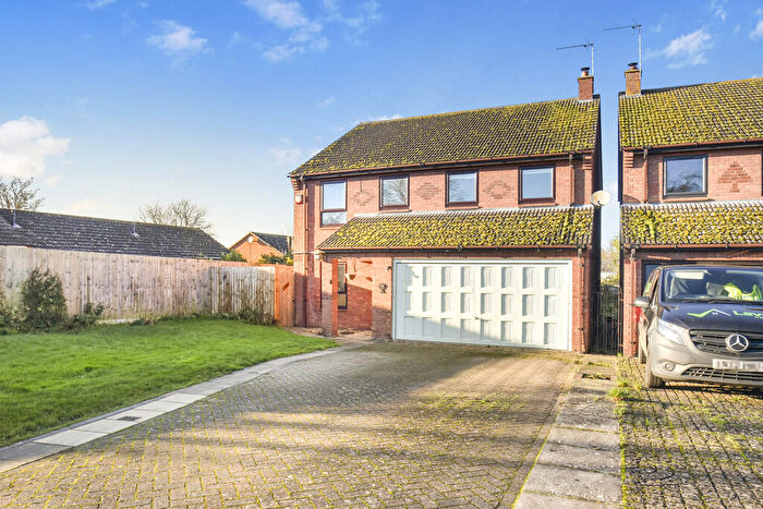 4 Bedroom Detached House For Sale In Chequers Close, Fenstanton, PE28