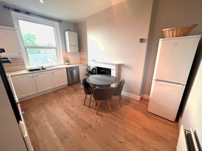 2 Bedroom Flat To Rent In Maclise Road, London, W14