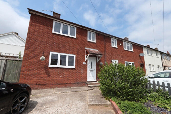 3 Bedroom End Of Terrace House To Rent In Lodge Lane, Romford, RM5