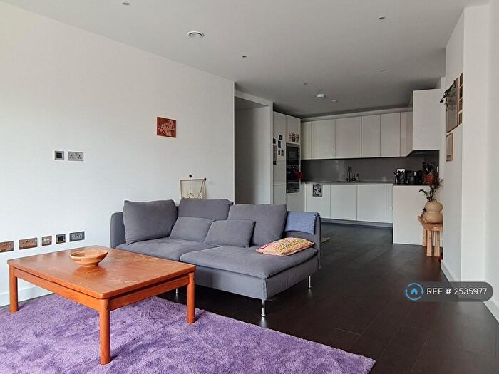 2 Bedroom Flat To Rent In Senate Building, London, SW11