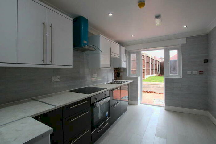 5 Bedroom End Of Terrace House To Rent In Highfield Close, Kingsbury, NW9