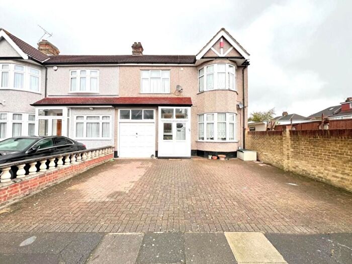 5 Bedroom End Of Terrace House For Sale In Kilmartin Road, Ilford, IG3