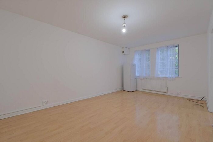 1 Bedroom Flat To Rent In Mile End Road, , Tower Hamlets, London, E1
