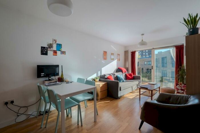 2 Bedroom Flat To Rent In Hackney Road London, E2