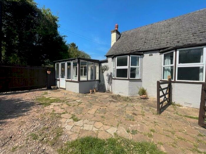 3 Bedroom Bungalow To Rent In Woodmansterne Street, Banstead, SM7