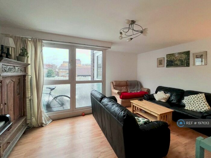 3 Bedroom Maisonette To Rent In Groome House, London, SE11