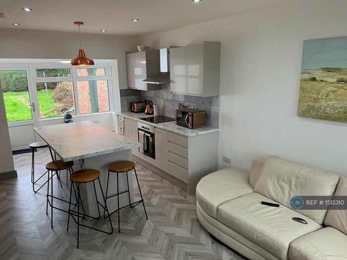 4 Bedroom Semi-Detached House To Rent In Wragby Road, Lincoln, LN2