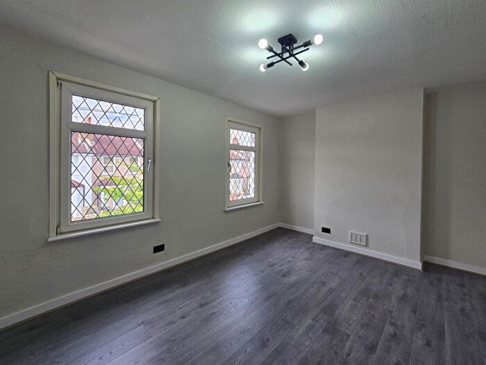 4 Bedroom Property To Rent In Summerfield Street, London, SE12