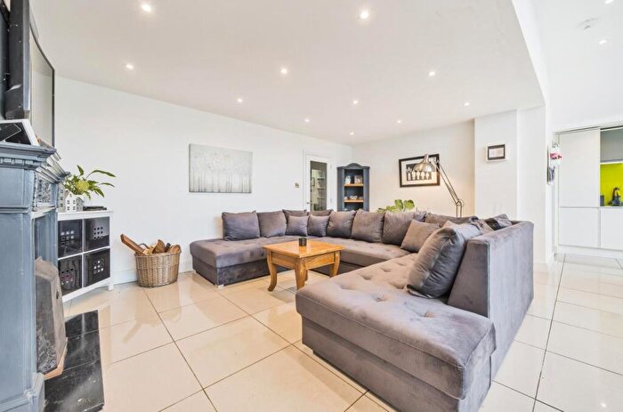 4 Bedroom Detached House For Sale In Morton King Close, Shabbington, HP18