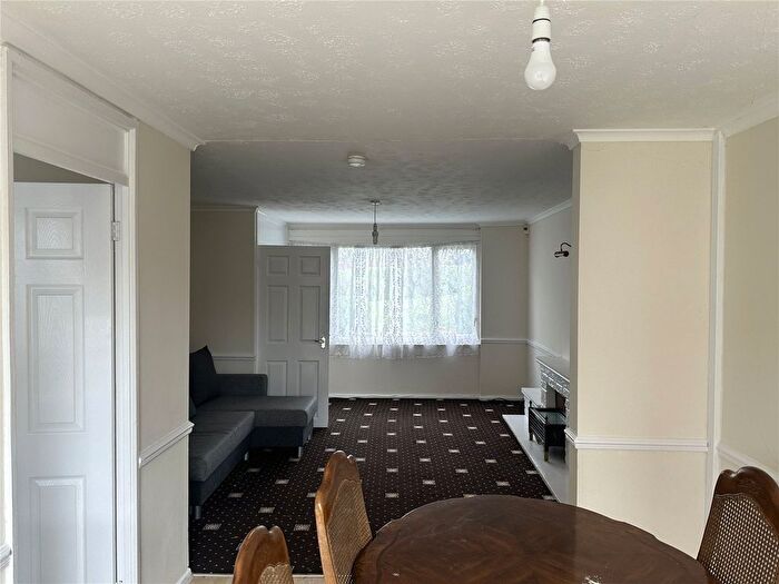 3 Bedroom End Of Terrace House For Sale In Canberra Way, Birmingham, West Midlands, B12