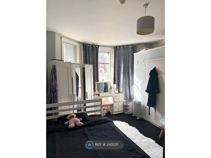 Studio To Rent In Thornbury Avenue, Southampton, SO15