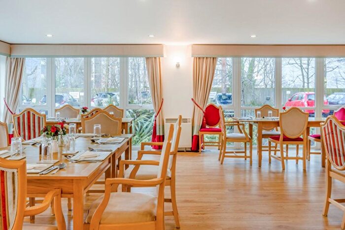 1 Bedroom Flat For Sale In Dutton Court, Station Approach, Off Station Road, Cheadle Hulme, SK8