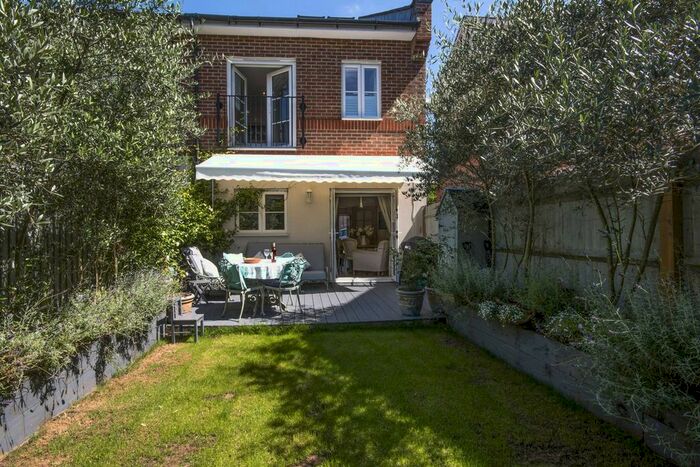 3 Bedroom End Of Terrace House To Rent In Weatherill Close, Guildford, GU1