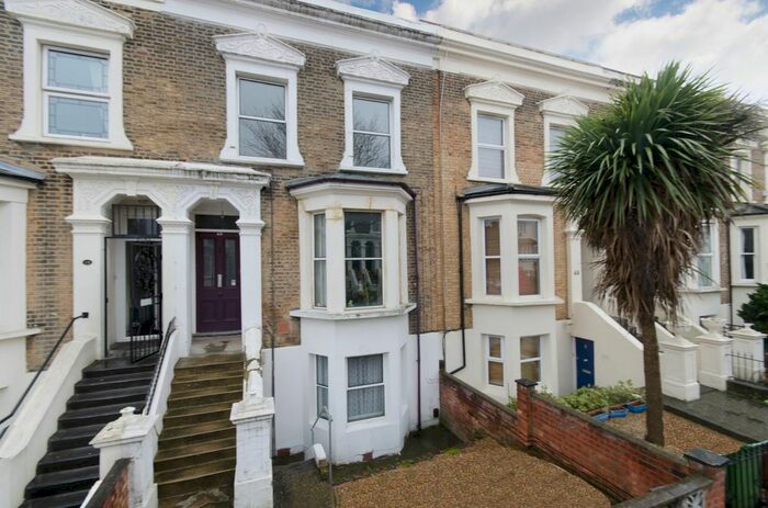 2 Bedroom Flat To Rent In Fenwick Road, London, SE15